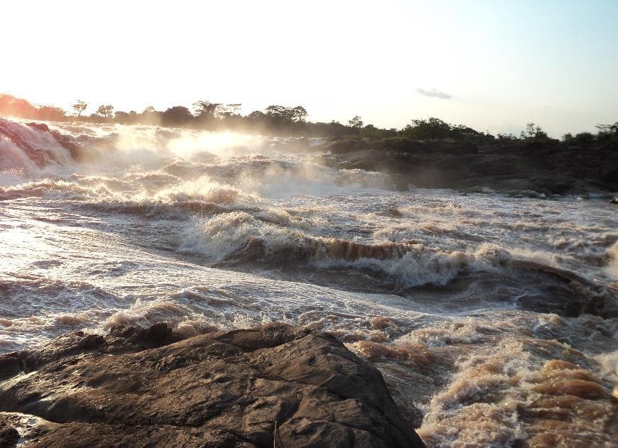 Mbimbi falls on the Kasai river, Kasai province